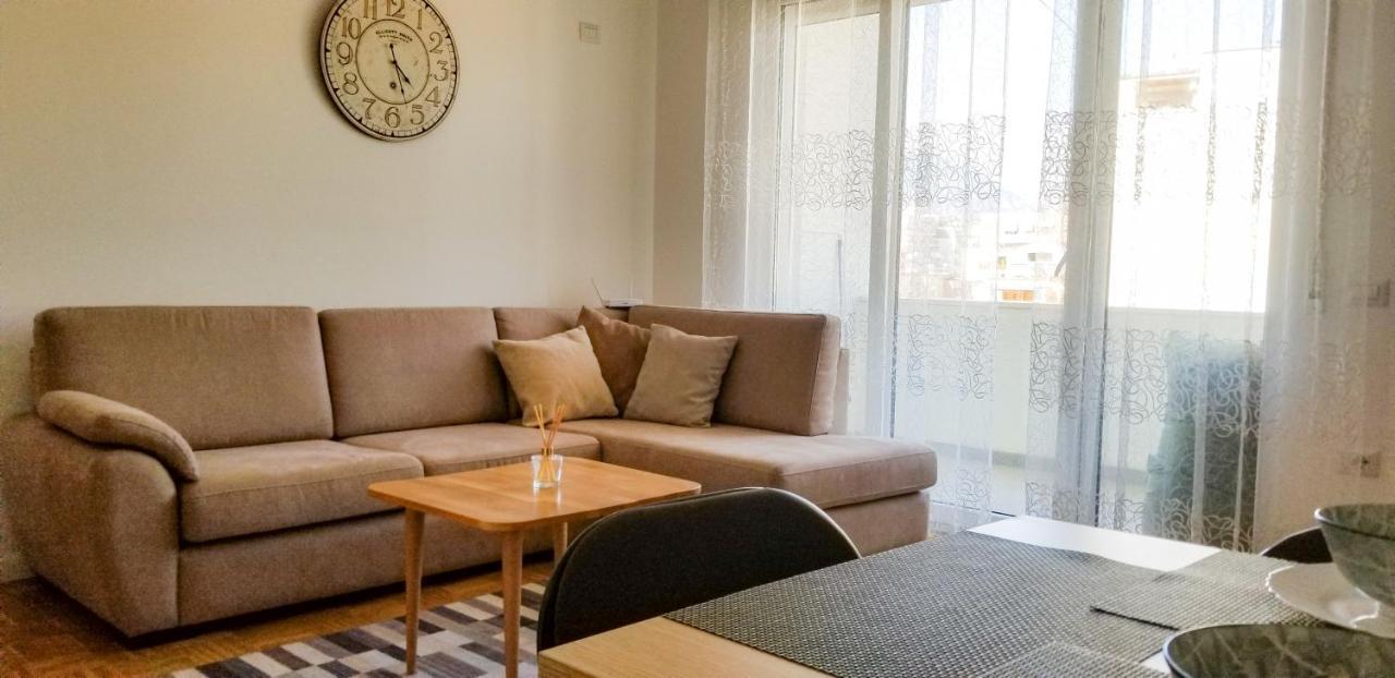 City Center Cute And Comfy Apartment - Ajia Apartments Тирана Екстериор снимка