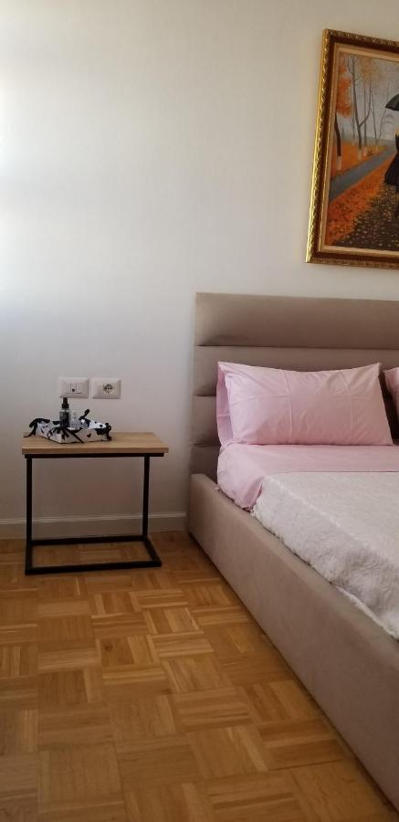City Center Cute And Comfy Apartment - Ajia Apartments Тирана Екстериор снимка