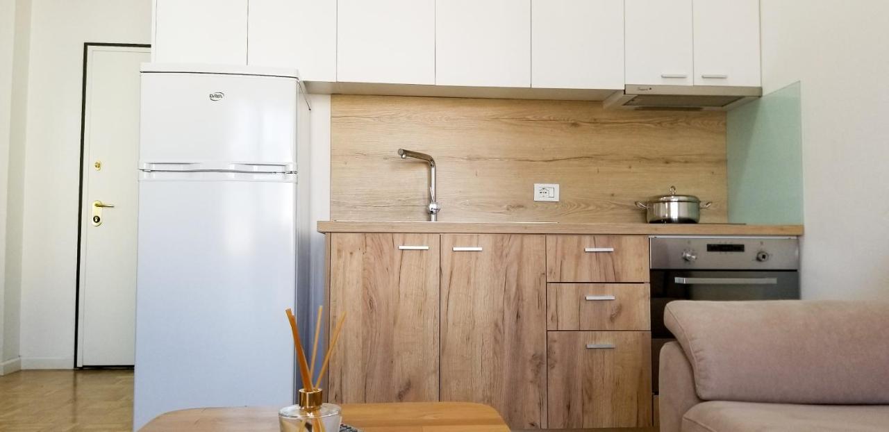 City Center Cute And Comfy Apartment - Ajia Apartments Тирана Екстериор снимка