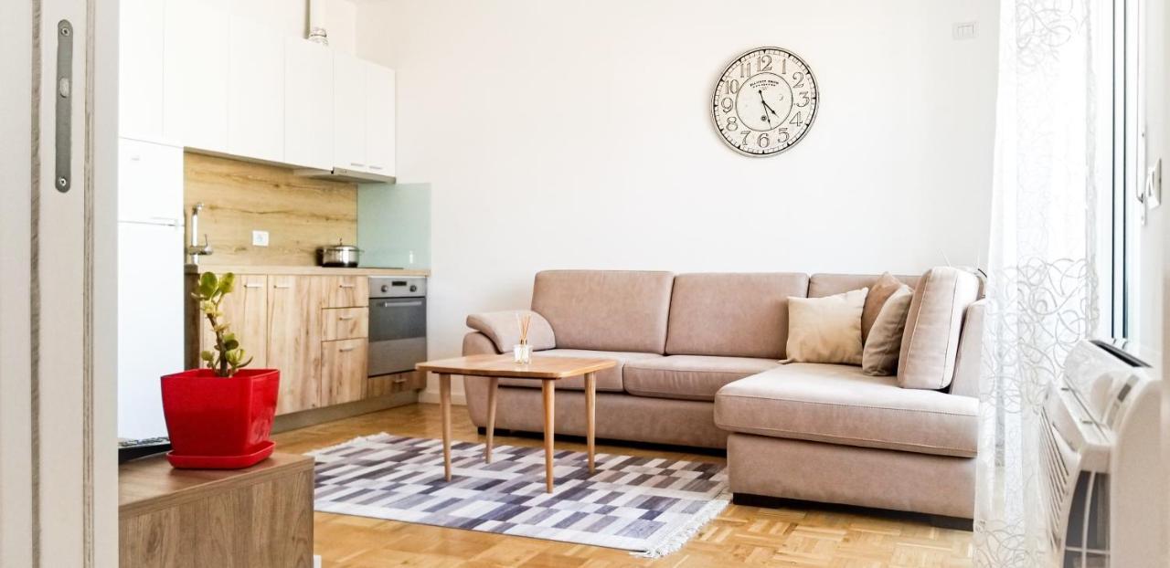 City Center Cute And Comfy Apartment - Ajia Apartments Тирана Екстериор снимка