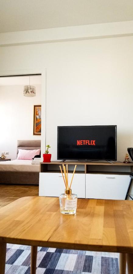 City Center Cute And Comfy Apartment - Ajia Apartments Тирана Екстериор снимка